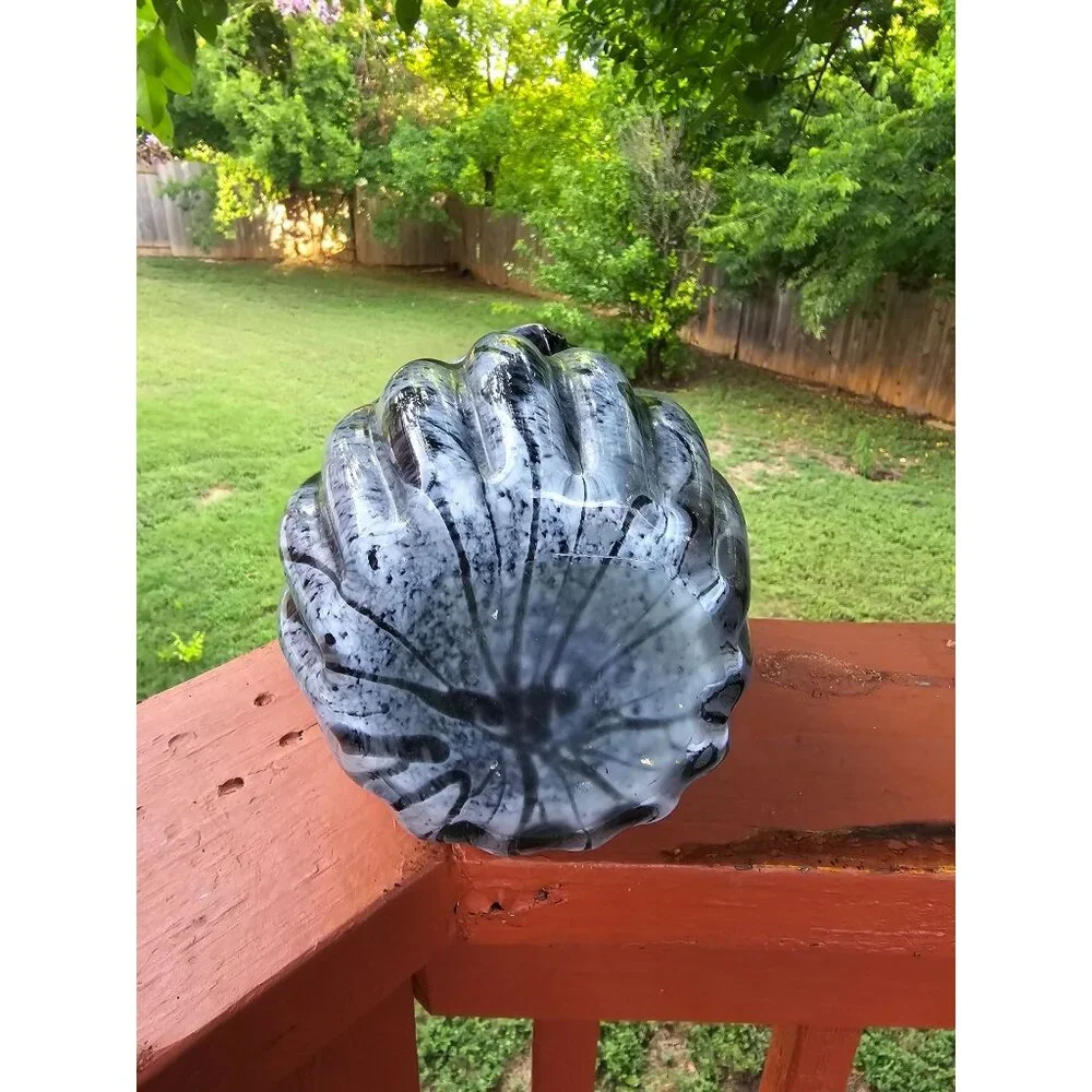 Hand-Blown Black & White Murano Art Glass‎ Vase - Elegant Curved Iris Design